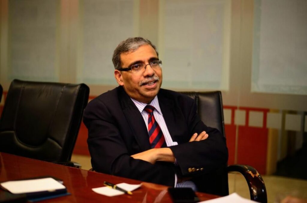 为什么美国最顶尖的商学院都由印度裔,而非华裔领导? 为什么美国最顶尖的商学院都由印度裔,而非华裔领导?